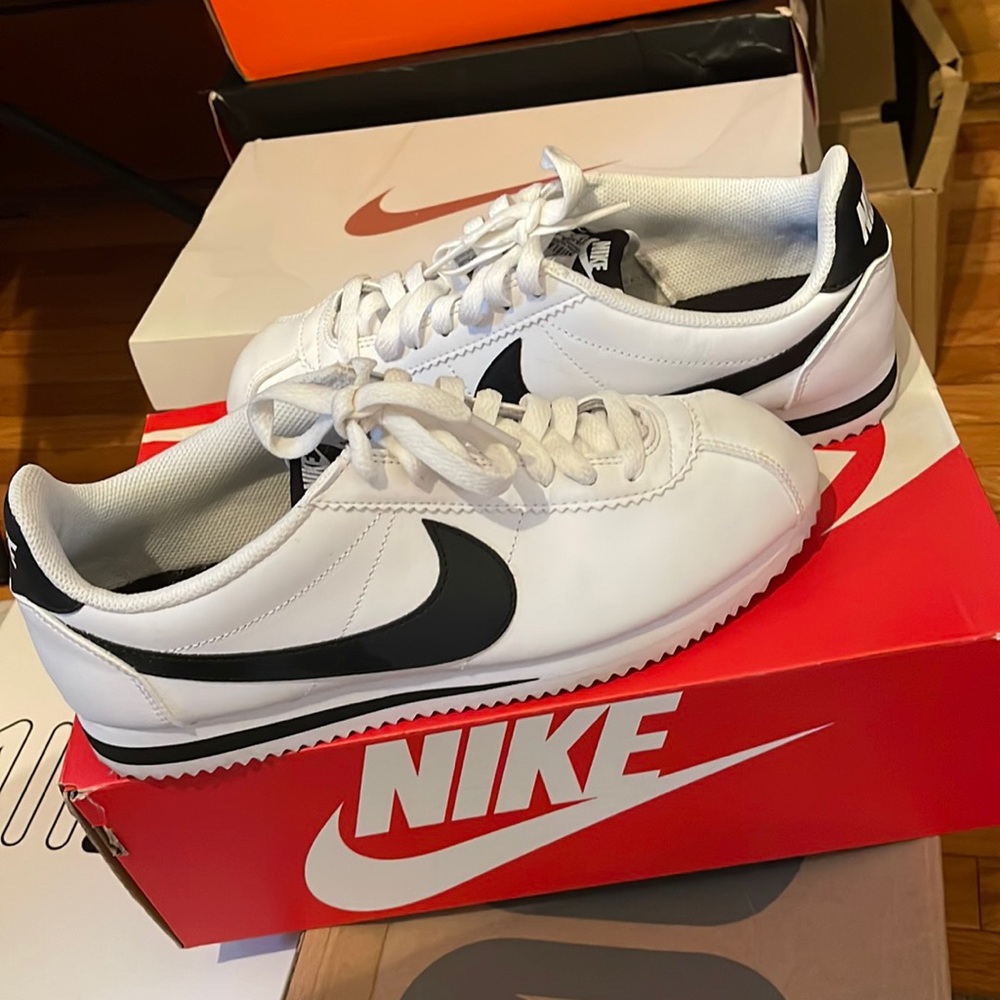 black and white nike cortez